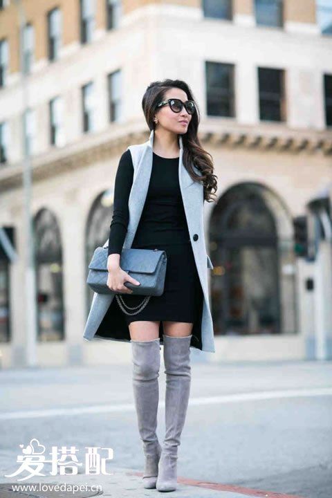 黑色修身针织裙+灰色过膝长靴