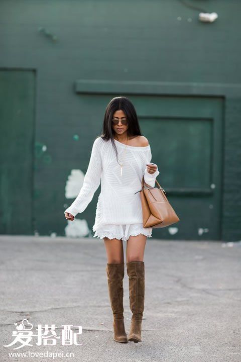 白色针织连衣裙+棕色过膝长靴、包包